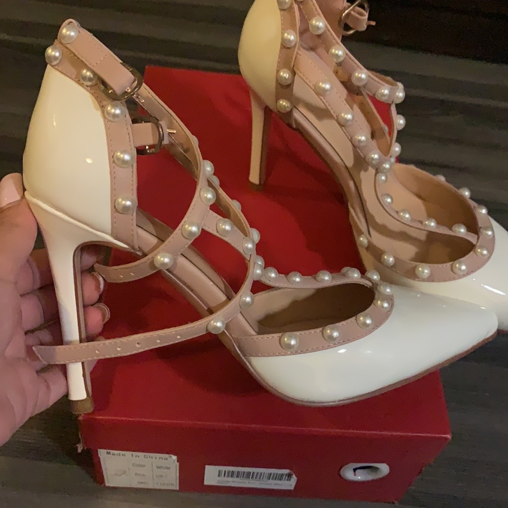 Beautiful heels - Picture 2 of 8